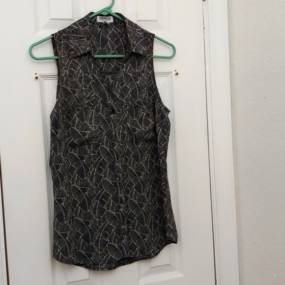 EUC * EXPRESS * SLEEVELESS BLOUSE * BLACK & WHITE * XS * BUTTON DOWN 💗 - Picture 1 of 8